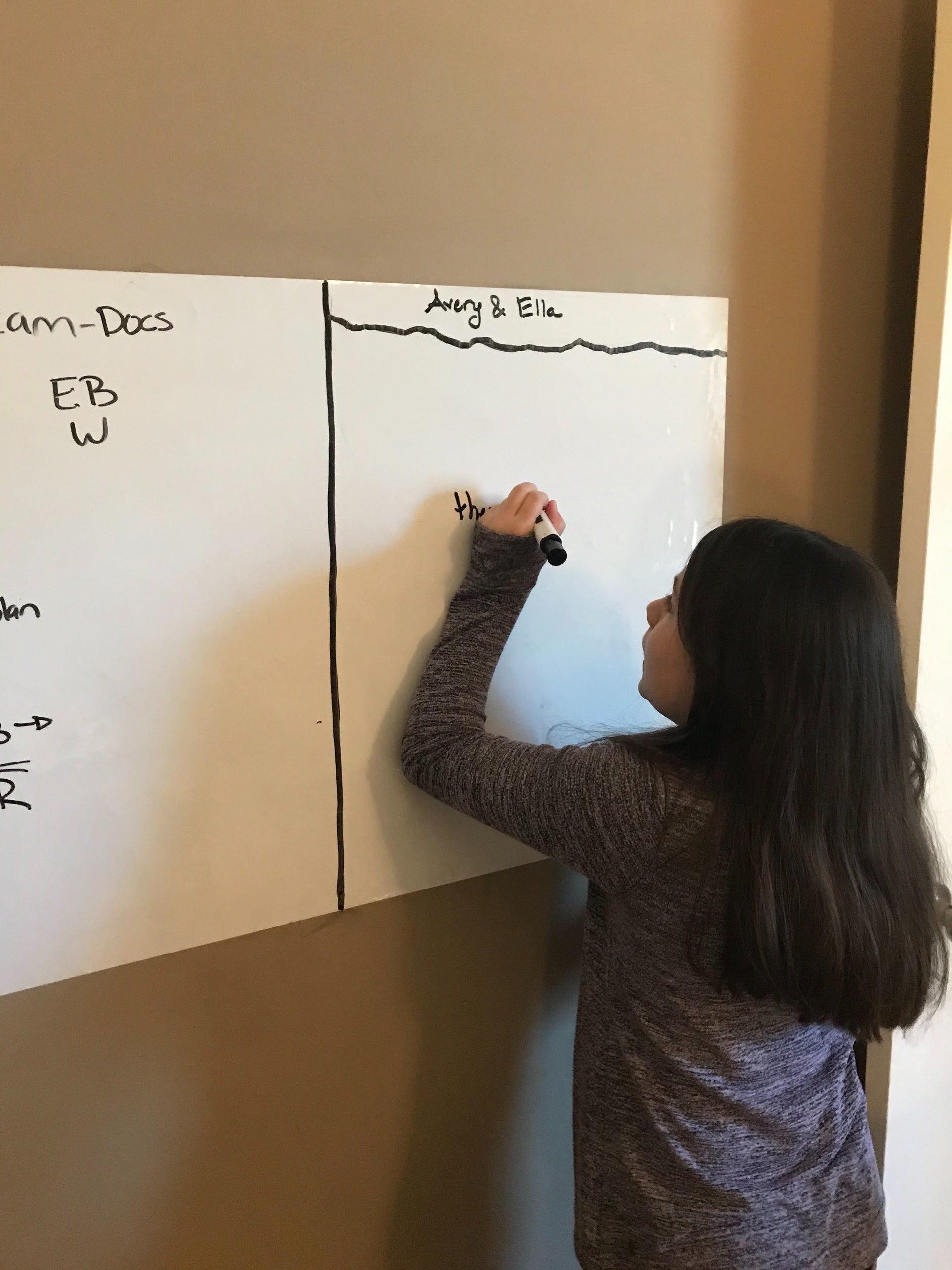 Adhesive Whiteboards: A Safe Choice for Early Education